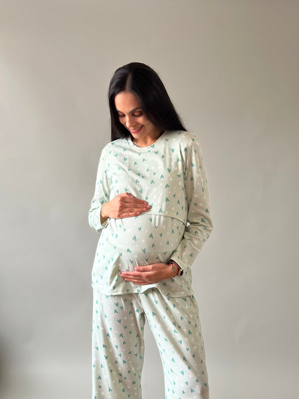 Pijama de maternidad y lactancia •Corazones verde•