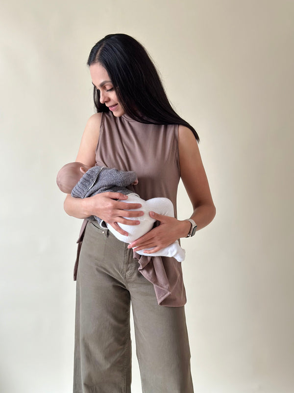 Blusa de maternidad y lactancia acanalada •Café•