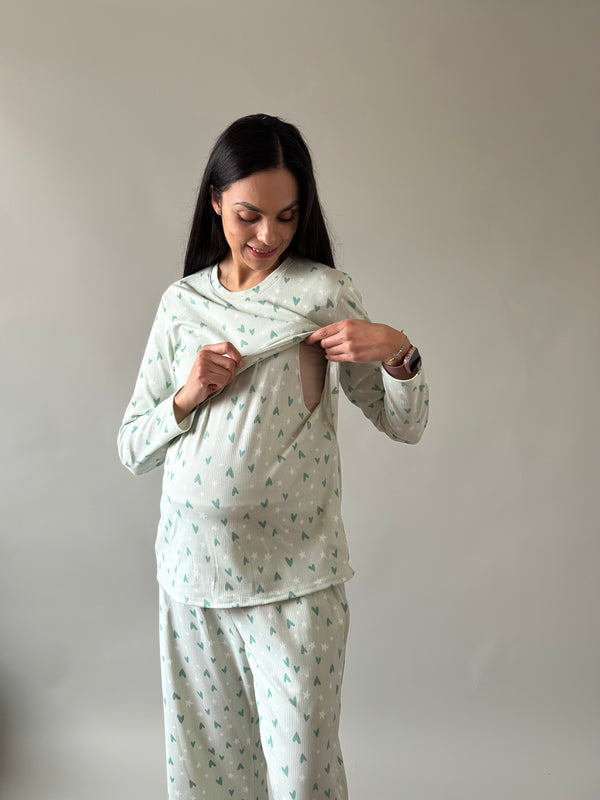 Pijama de maternidad y lactancia •Corazones verde•