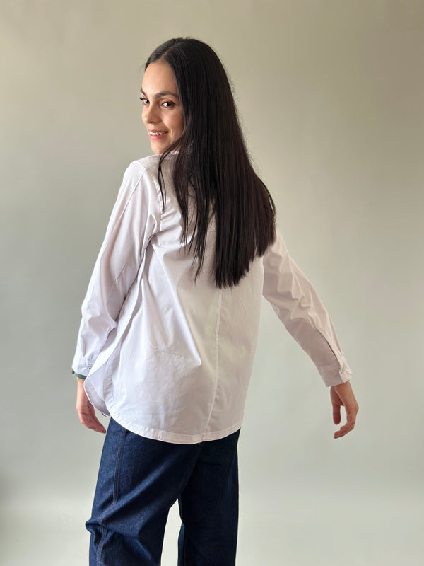 Camisa con abertura de maternidad y lactancia •Blanca•