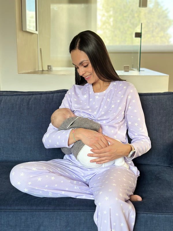 Pijama de maternidad y lactancia •Estrellas lila•