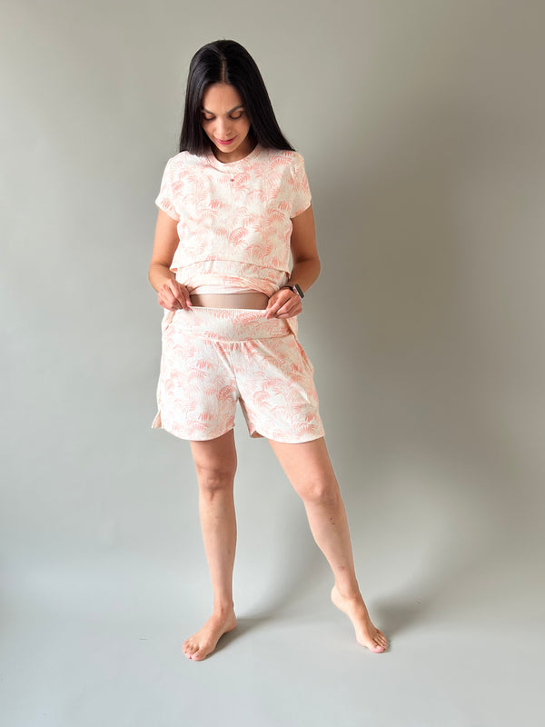 Pijama de short maternidad y lactancia •Palmitas coral•