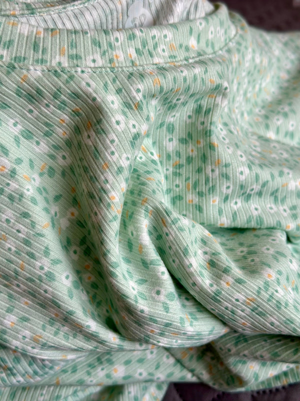 Pijama de maternidad y lactancia •Margaritas verde•