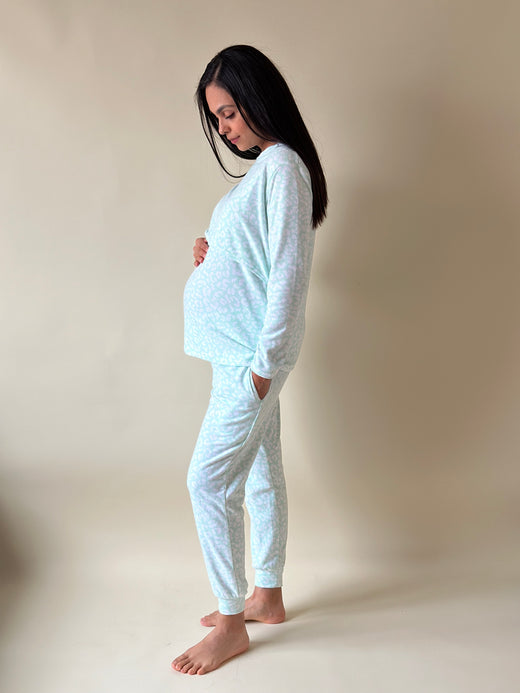 Pijama de maternidad y lactancia •Leopardo Verde• FLEECE DELGADO