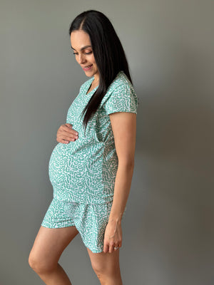 Pijama de short maternidad y lactancia •Grecas verde• con ALGODÓN