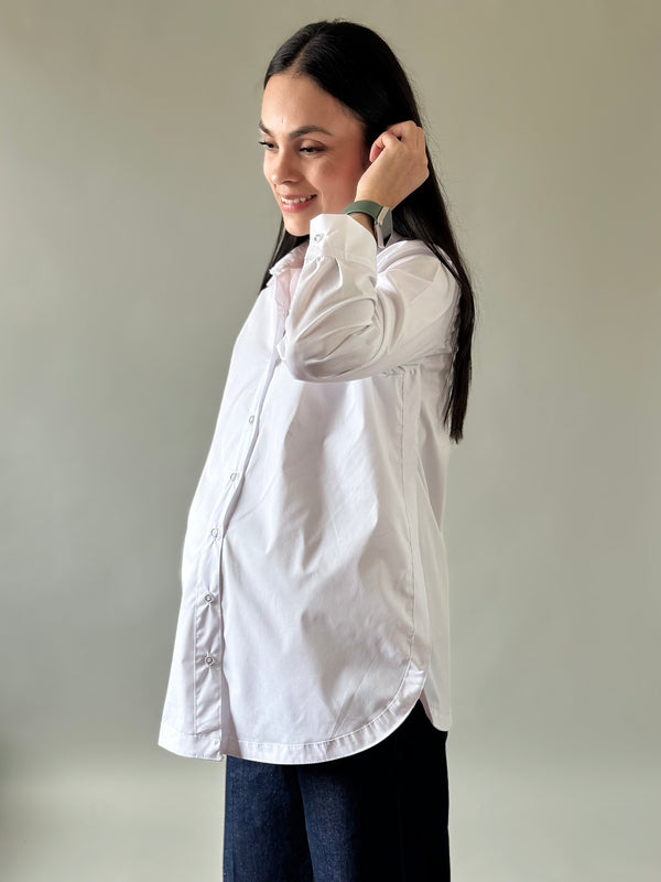 Camisa con abertura de maternidad y lactancia •Blanca•